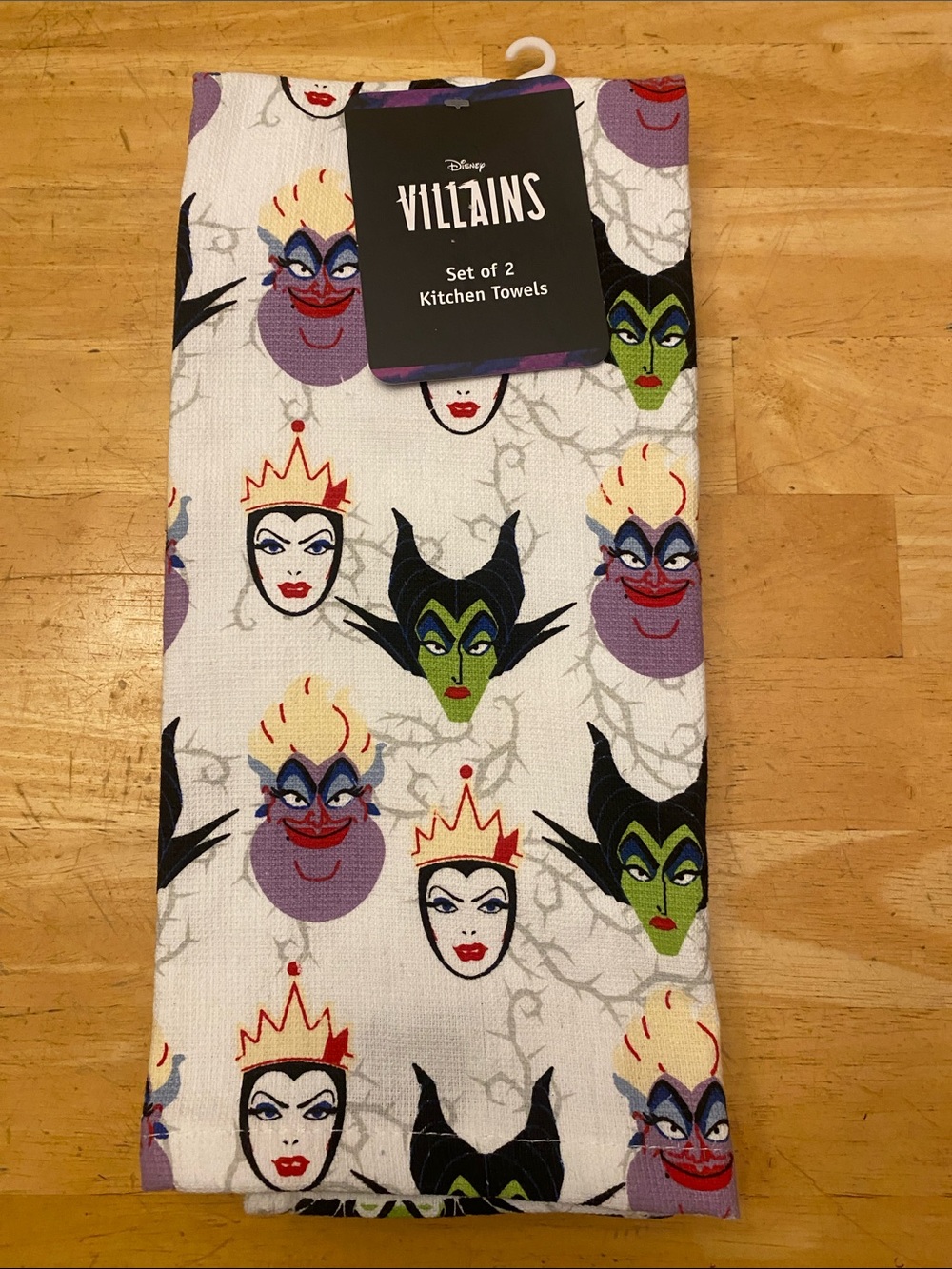 Set of 2 Disney Villains Kitchen Towels 100% cot NwT for Halloween or anytime. - Picture 3 of 6